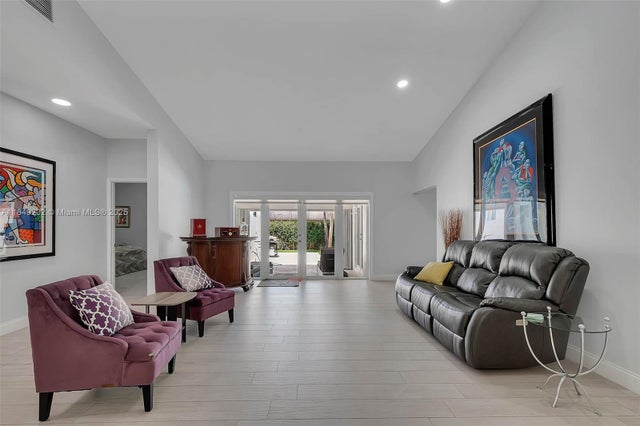 3 of 28 - 10651 Sw 76th Ave, Pinecrest, FL