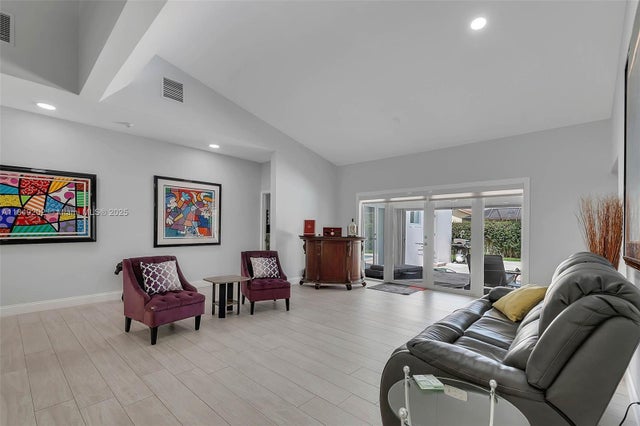 4 of 28 - 10651 Sw 76th Ave, Pinecrest, FL