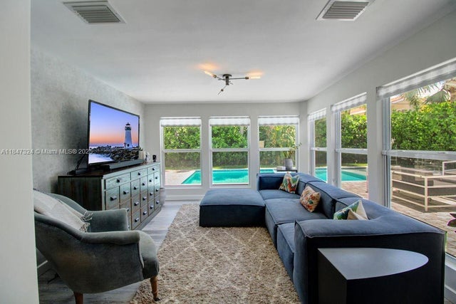 2 of 16 - 2716 Ne 27th Ct, Fort Lauderdale, FL