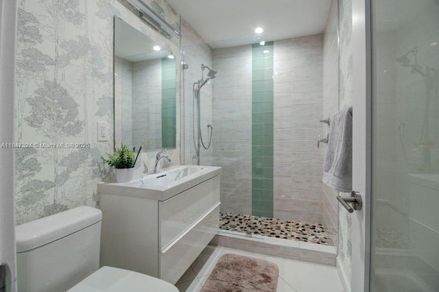 4 of 16 - 2716 Ne 27th Ct, Fort Lauderdale, FL