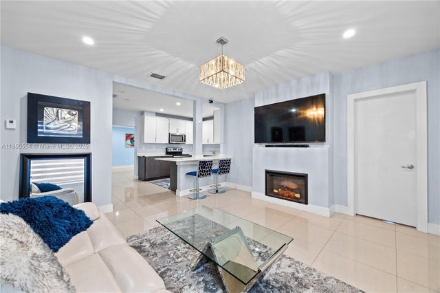 3 of 28 - 2520 Sw 13th St, Miami, FL