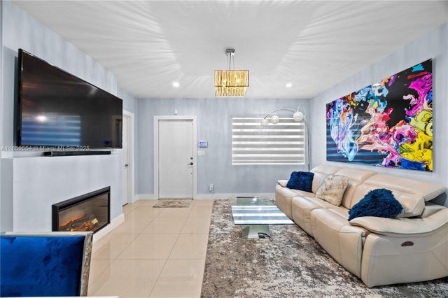 4 of 28 - 2520 Sw 13th St, Miami, FL