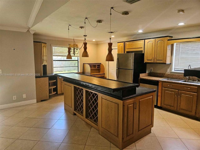 2 of 13 - 4582 Brook Dr, West Palm Beach, FL