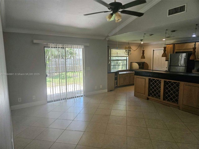 4 of 13 - 4582 Brook Dr, West Palm Beach, FL