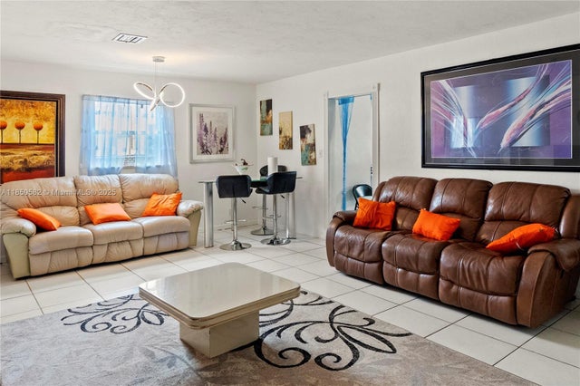 2 of 9 - 121 Sw 28th Ter, Fort Lauderdale, FL