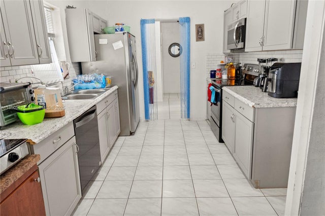 3 of 9 - 121 Sw 28th Ter, Fort Lauderdale, FL