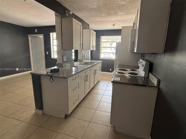 3 of 13 - 1100 Ne 1st Ct 108, Hallandale Beach, FL