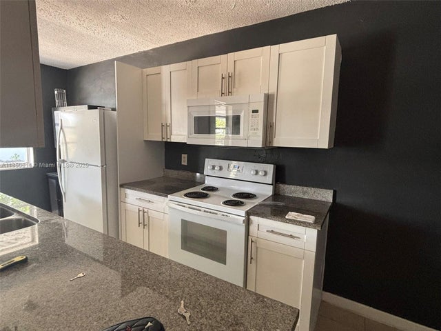 4 of 13 - 1100 Ne 1st Ct 108, Hallandale Beach, FL