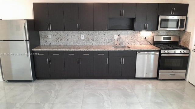 2 of 19 - 525 Meridian Ave 405, Miami Beach, FL