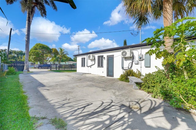 4 of 62 - 1490 Ne 147th St, Miami, FL
