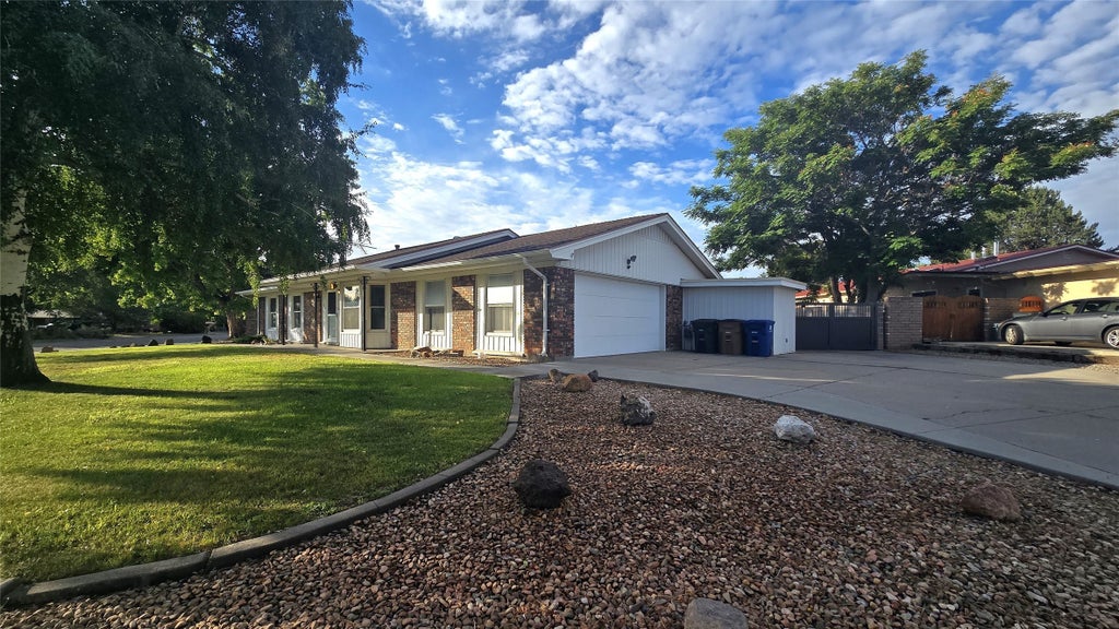 704 Meadow Ln, White Rock