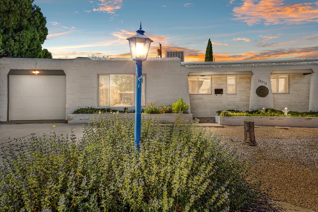 10012 Los Arboles Avenue Ne, Albuquerque