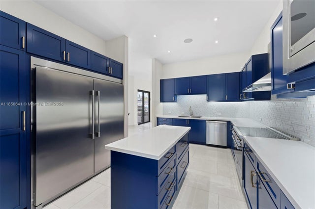 4 of 33 - 1031 Harbor Ct, Hollywood, FL