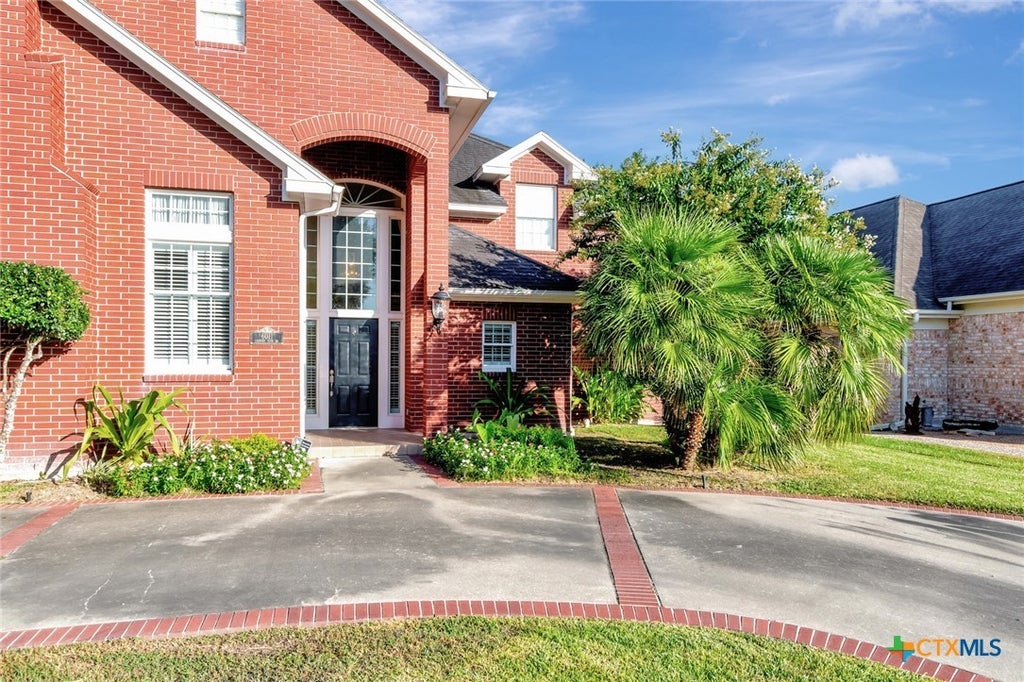 6011 Country Club Drive, Victoria