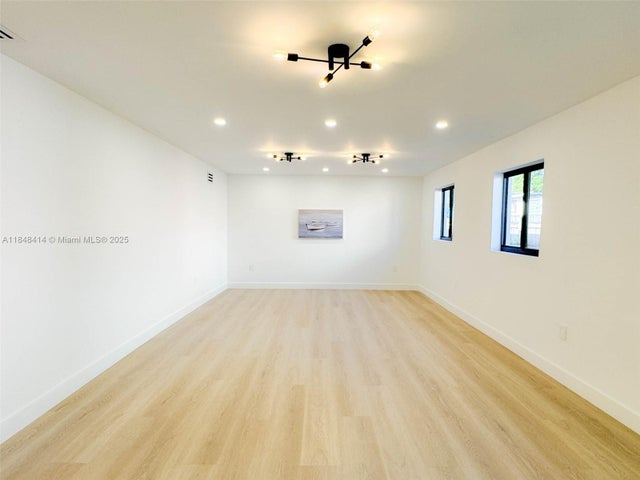 4 of 35 - 1040 Ne 143rd St, North Miami, FL