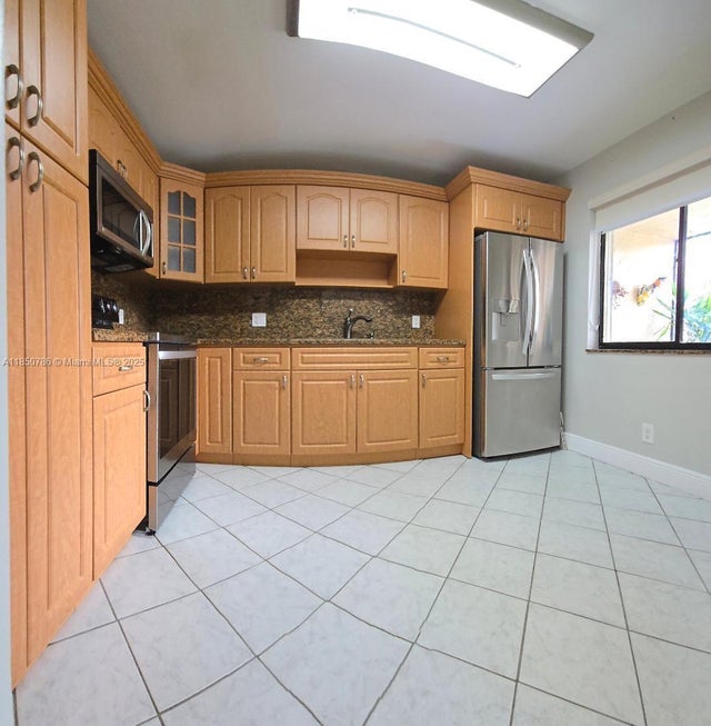 4 of 30 - 302 Lakeview Dr 102, Weston, FL