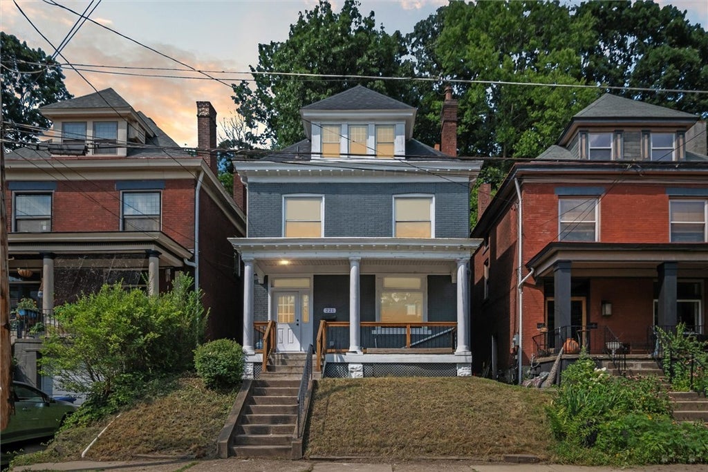 221 Elm Street, Edgewood