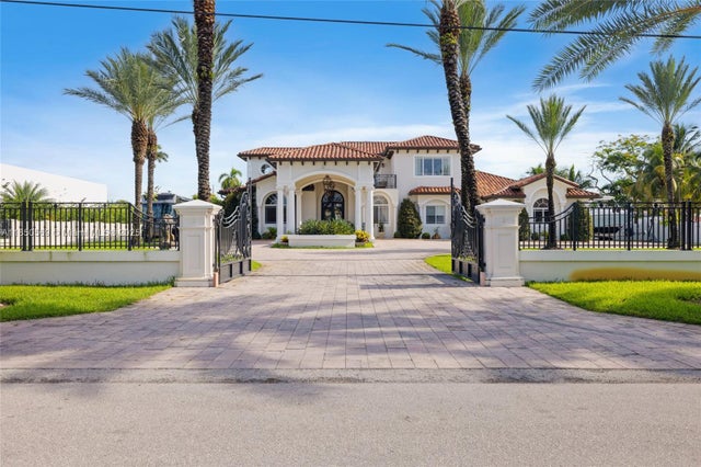 2 of 53 - 9861 Nw 135th St, Hialeah Gardens, FL