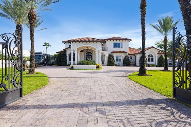 3 of 53 - 9861 Nw 135th St, Hialeah Gardens, FL