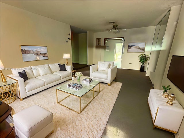 3 of 15 - 861 W 51st Pl, Hialeah, FL