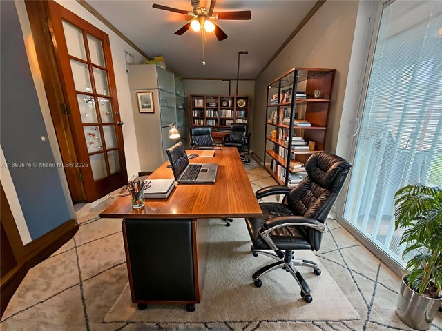 5 of 15 - 861 W 51st Pl, Hialeah, FL