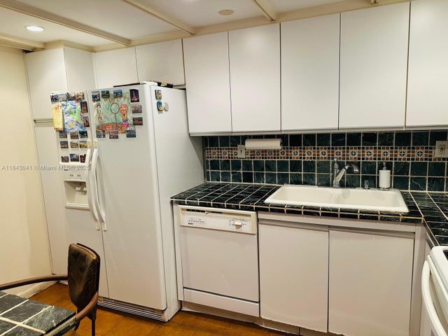 4 of 23 - 4000 Towerside Ter 1503, Miami, FL