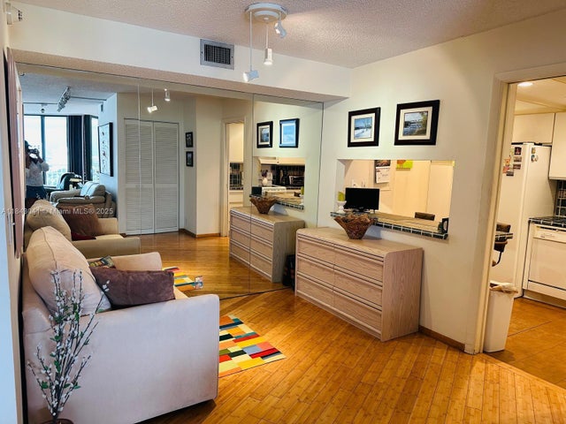 5 of 23 - 4000 Towerside Ter 1503, Miami, FL