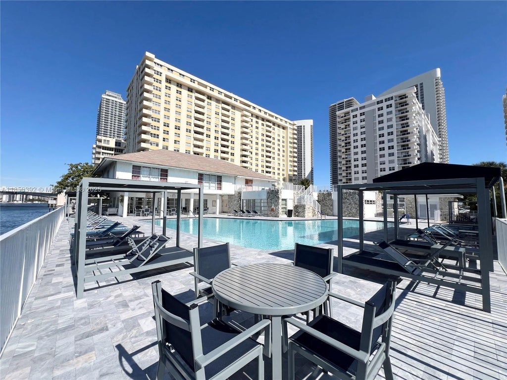 1833 S Ocean Dr 1109, Hallandale Beach