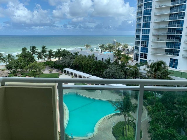 4 of 27 - 3001 S Ocean Dr 721, Hollywood, FL