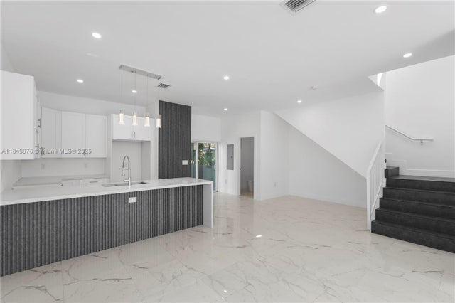 4 of 6 - 518 Nw 13th Ave, Fort Lauderdale, FL