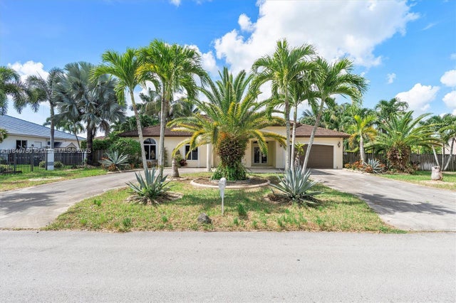 12920 Sw 220th Ter, Miami