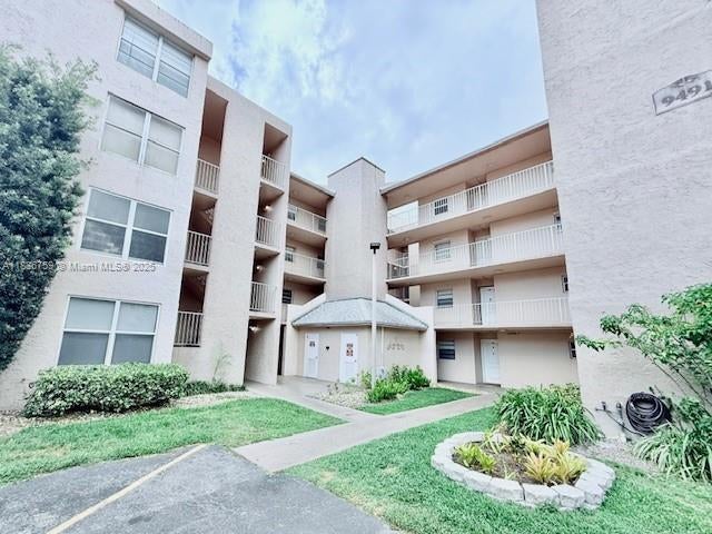 2 of 30 - 9491 Se Evergreen Pl 102, Davie, FL