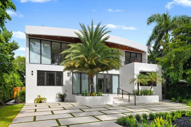 1 of 97 - 112 W Palm Midway, Miami Beach, FL