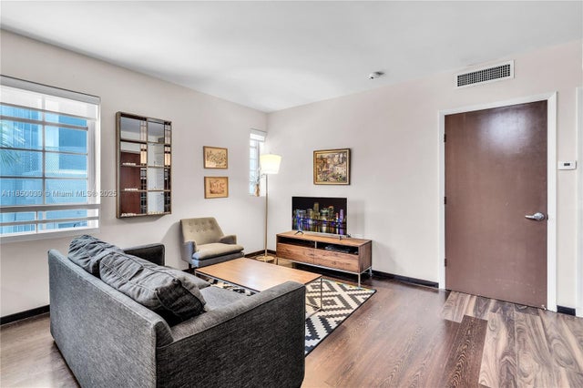 4 of 41 - 435 21st St 322, Miami Beach, FL