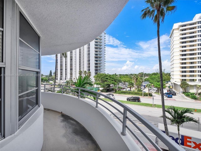 1 of 39 - 5555 Collins Ave 4s, Miami Beach, FL