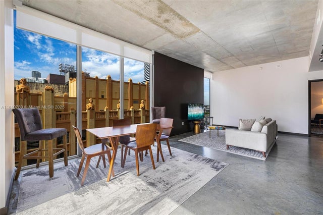 1 of 31 - 151 Se 1st St 401, Miami, FL