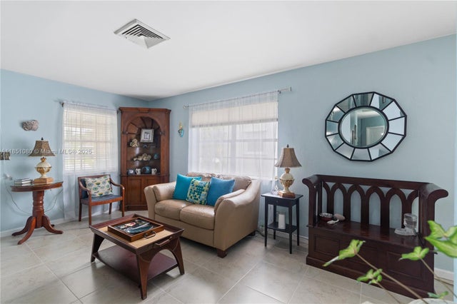 4 of 26 - 2631 Wilson St, Hollywood, FL