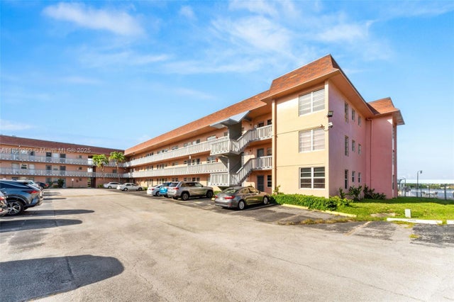 1 of 28 - 18555 Ne 14th Ave 613, Miami, FL