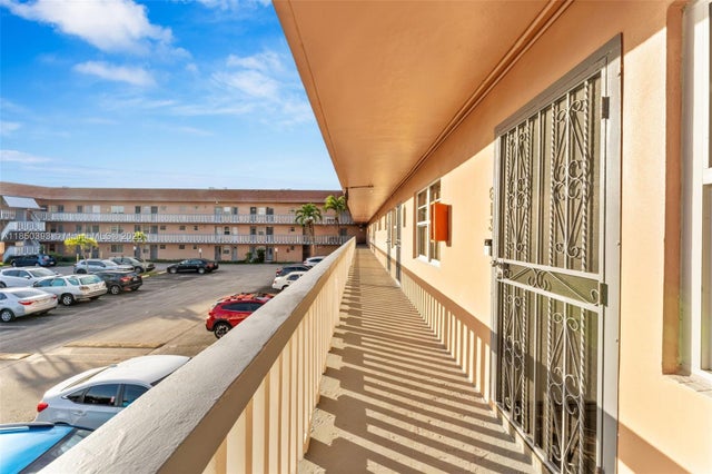 2 of 28 - 18555 Ne 14th Ave 613, Miami, FL