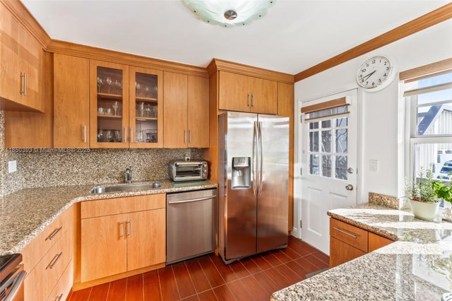 3 of 28 - 18555 Ne 14th Ave 613, Miami, FL