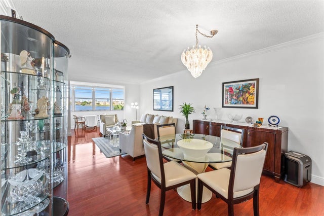 5 of 28 - 18555 Ne 14th Ave 613, Miami, FL