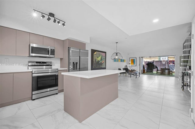 5 of 30 - 2245 Ne 122nd St 2245, North Miami, FL