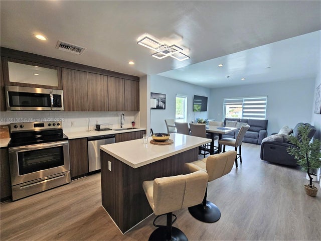 1 of 17 - 1938 Jackson St 202, Hollywood, FL
