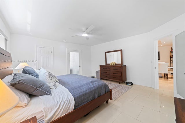 4 of 40 - 930 Ne 182nd Ter, North Miami Beach, FL