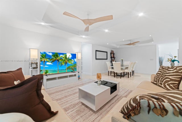5 of 40 - 930 Ne 182nd Ter, North Miami Beach, FL