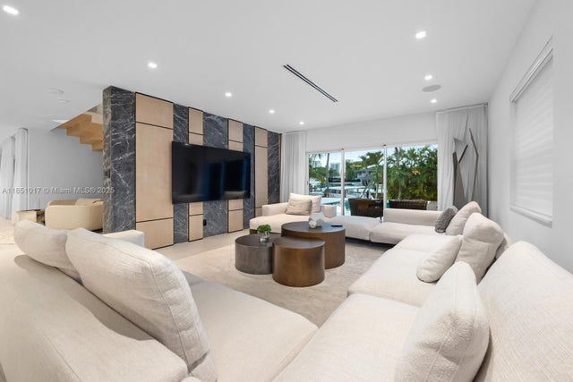 4 of 37 - 431 Layne Blvd, Hallandale Beach, FL