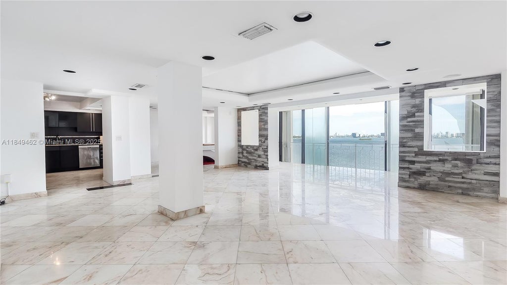 11111 Biscayne Blvd 15f, Miami
