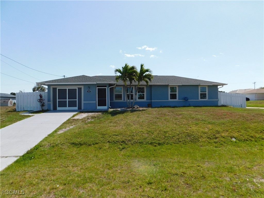 1217 Ne 1st Pl, CAPE CORAL