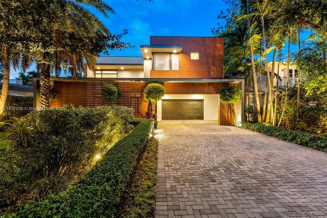 1 of 60 - 7621 Sw 59th Ct, South Miami, FL