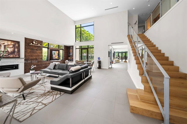 4 of 60 - 7621 Sw 59th Ct, South Miami, FL